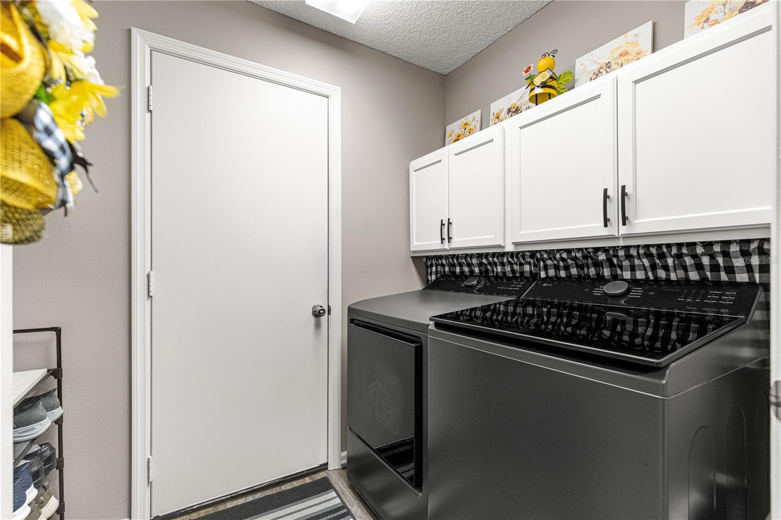 ON TOP OF THE WORLD - Residential