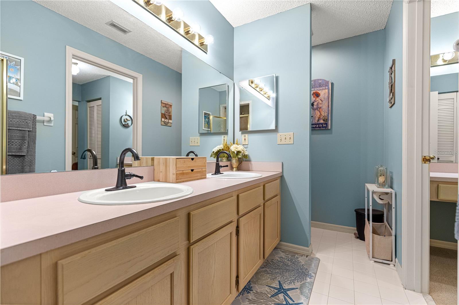 ON TOP OF THE WORLD - Residential