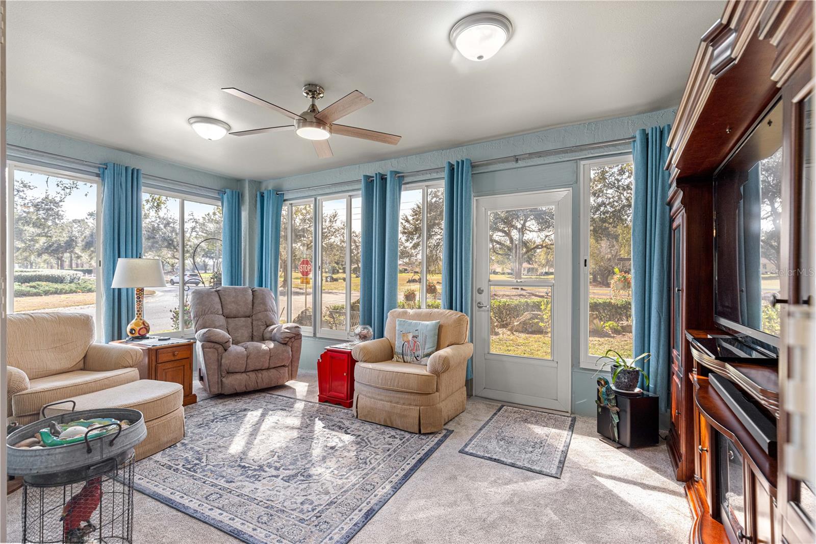 ON TOP OF THE WORLD - Residential