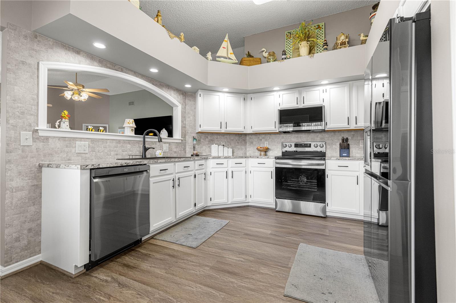 ON TOP OF THE WORLD - Residential