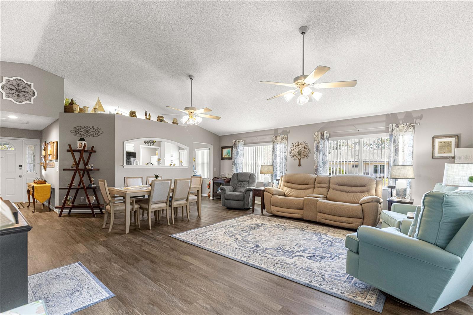 ON TOP OF THE WORLD - Residential