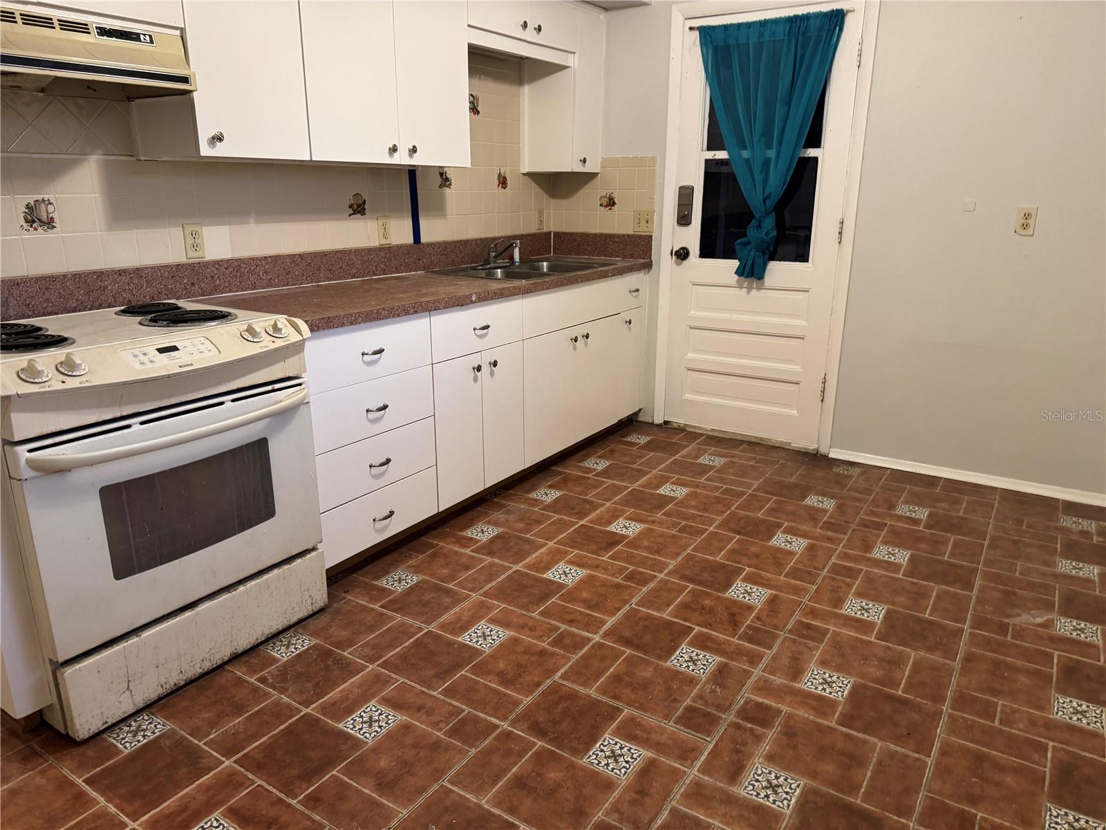 MA BY GLAD GARDENS - Residential Lease