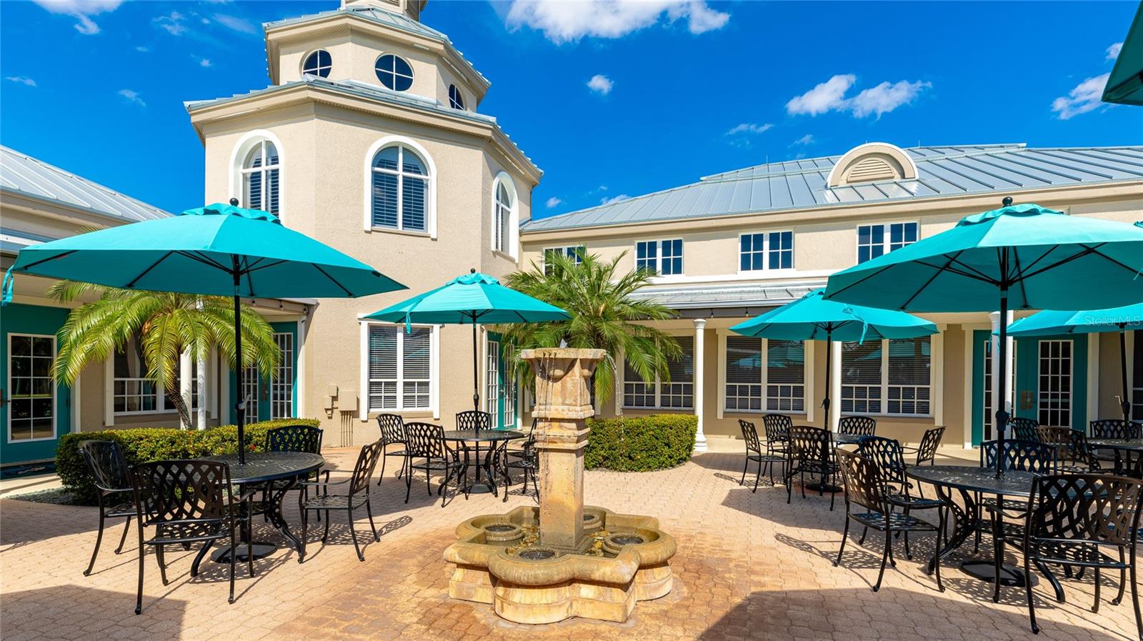 PELICAN POINTE GOLF & CNTRY CL - Residential
