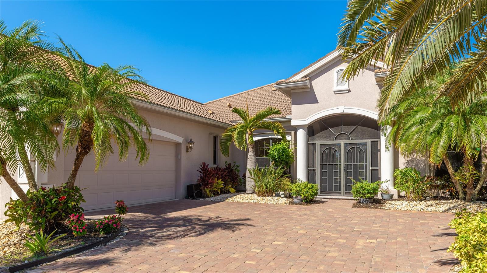 PELICAN POINTE GOLF & CNTRY CL - Residential