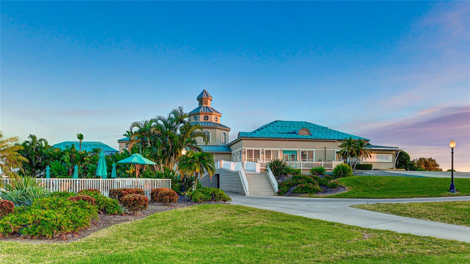 PELICAN POINTE GOLF & CNTRY CL - Residential