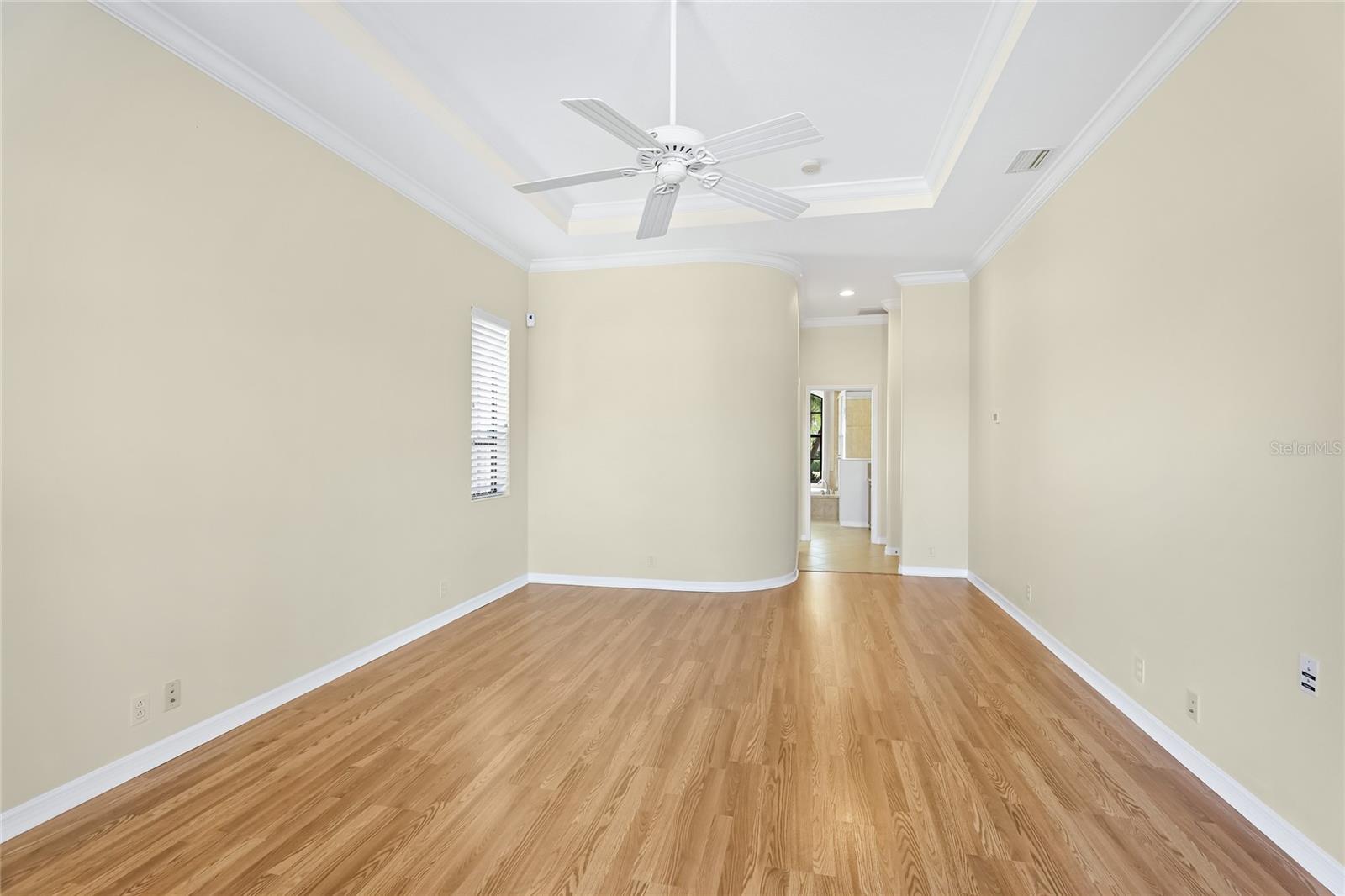 PELICAN POINTE GOLF & CNTRY CL - Residential