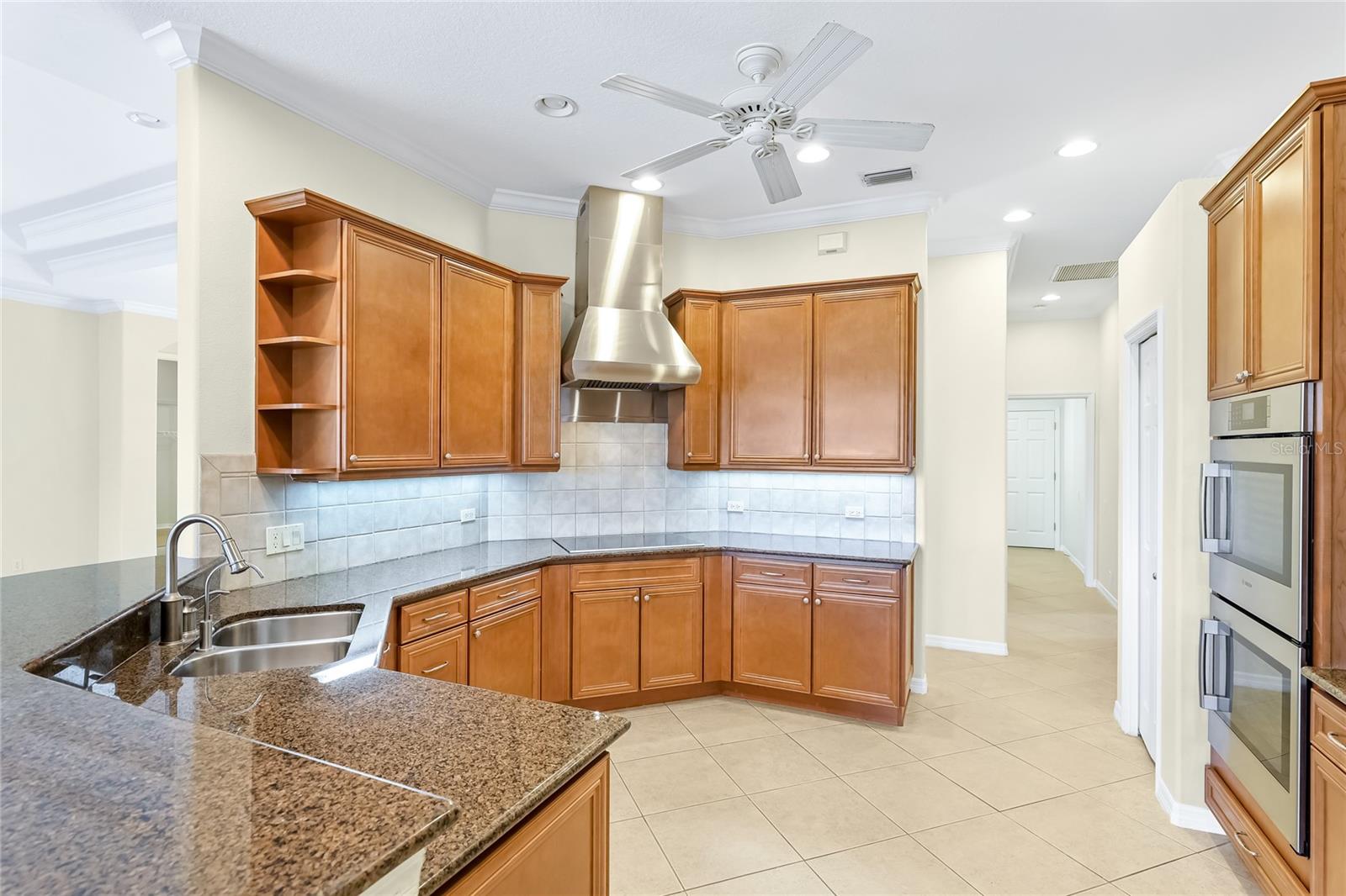 PELICAN POINTE GOLF & CNTRY CL - Residential