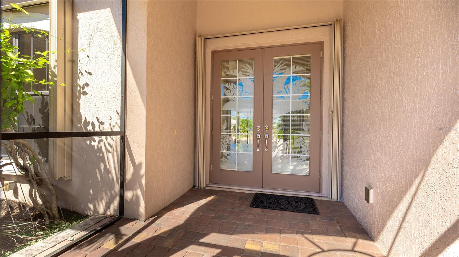 PELICAN POINTE GOLF & CNTRY CL - Residential