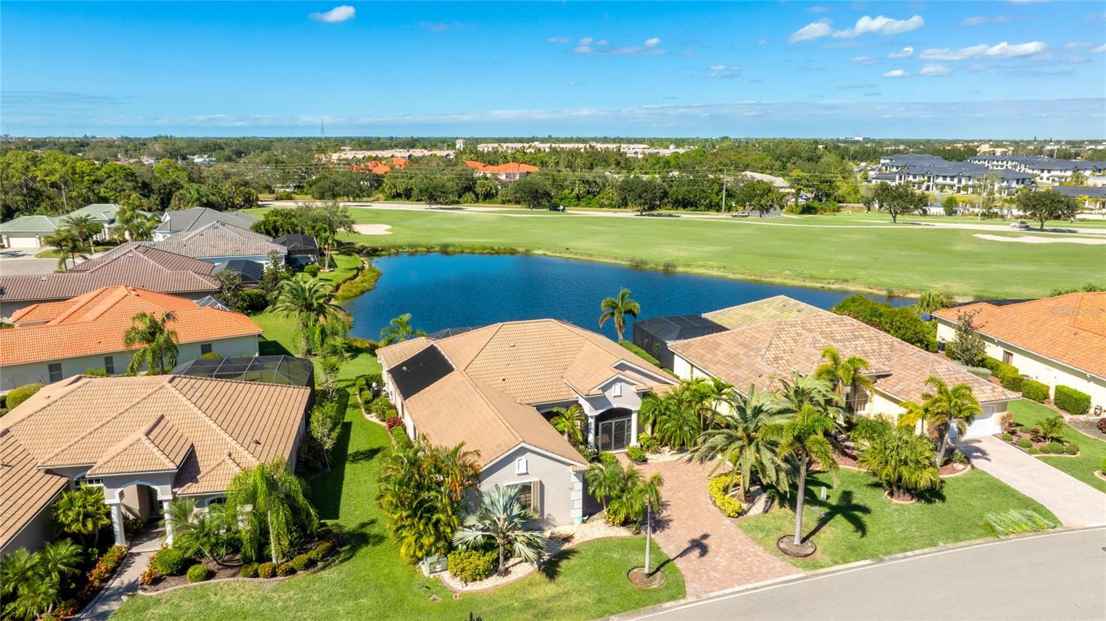 PELICAN POINTE GOLF & CNTRY CL - Residential
