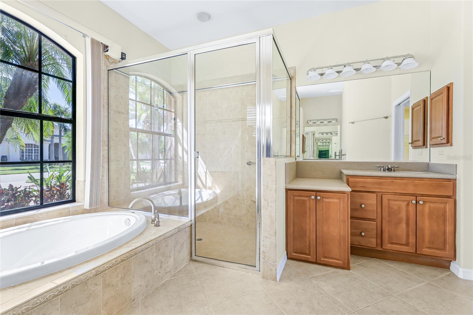 PELICAN POINTE GOLF & CNTRY CL - Residential