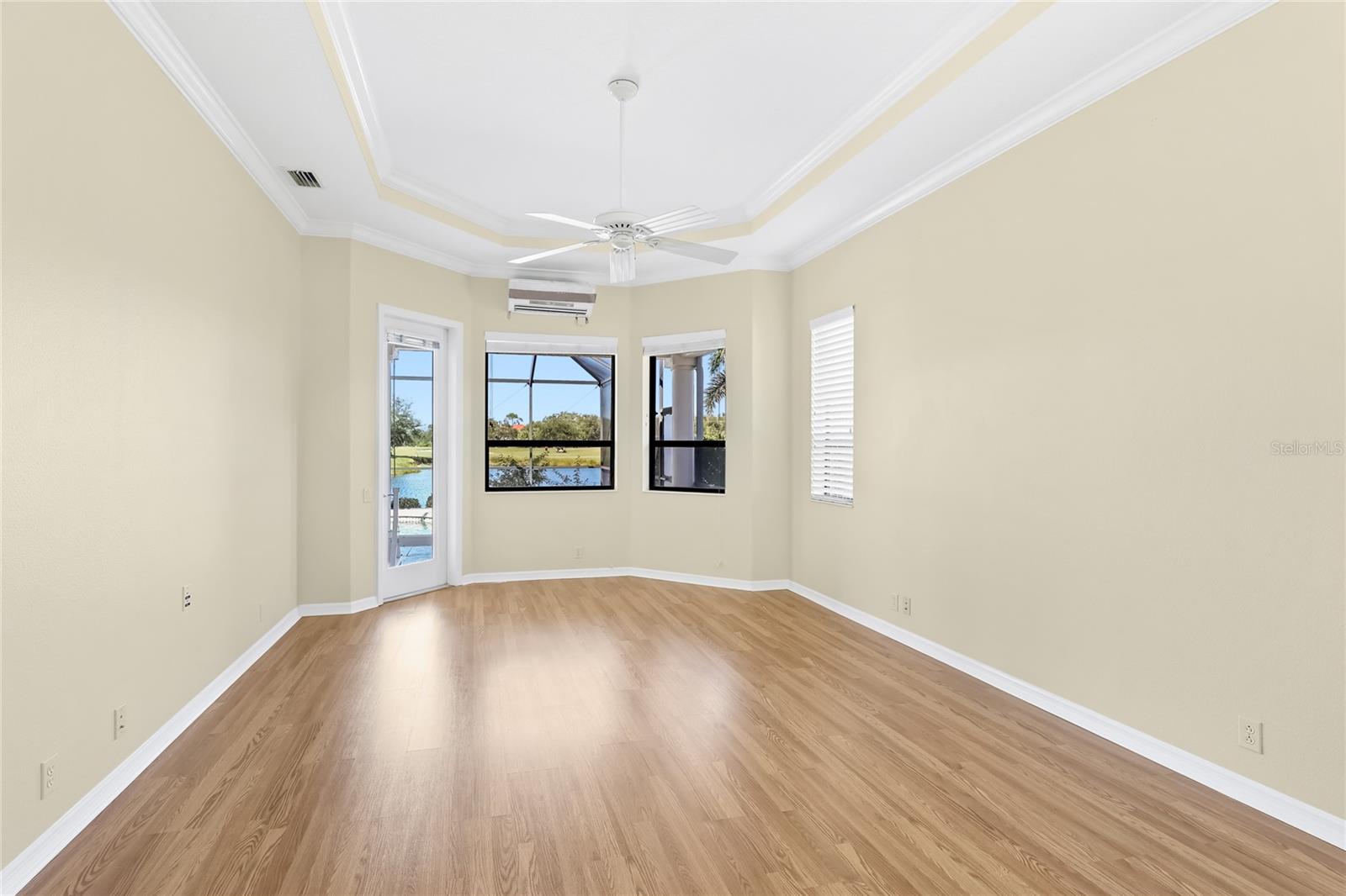 PELICAN POINTE GOLF & CNTRY CL - Residential