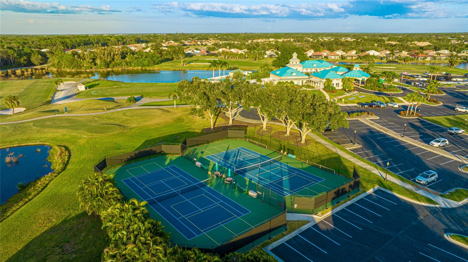 PELICAN POINTE GOLF & CNTRY CL - Residential