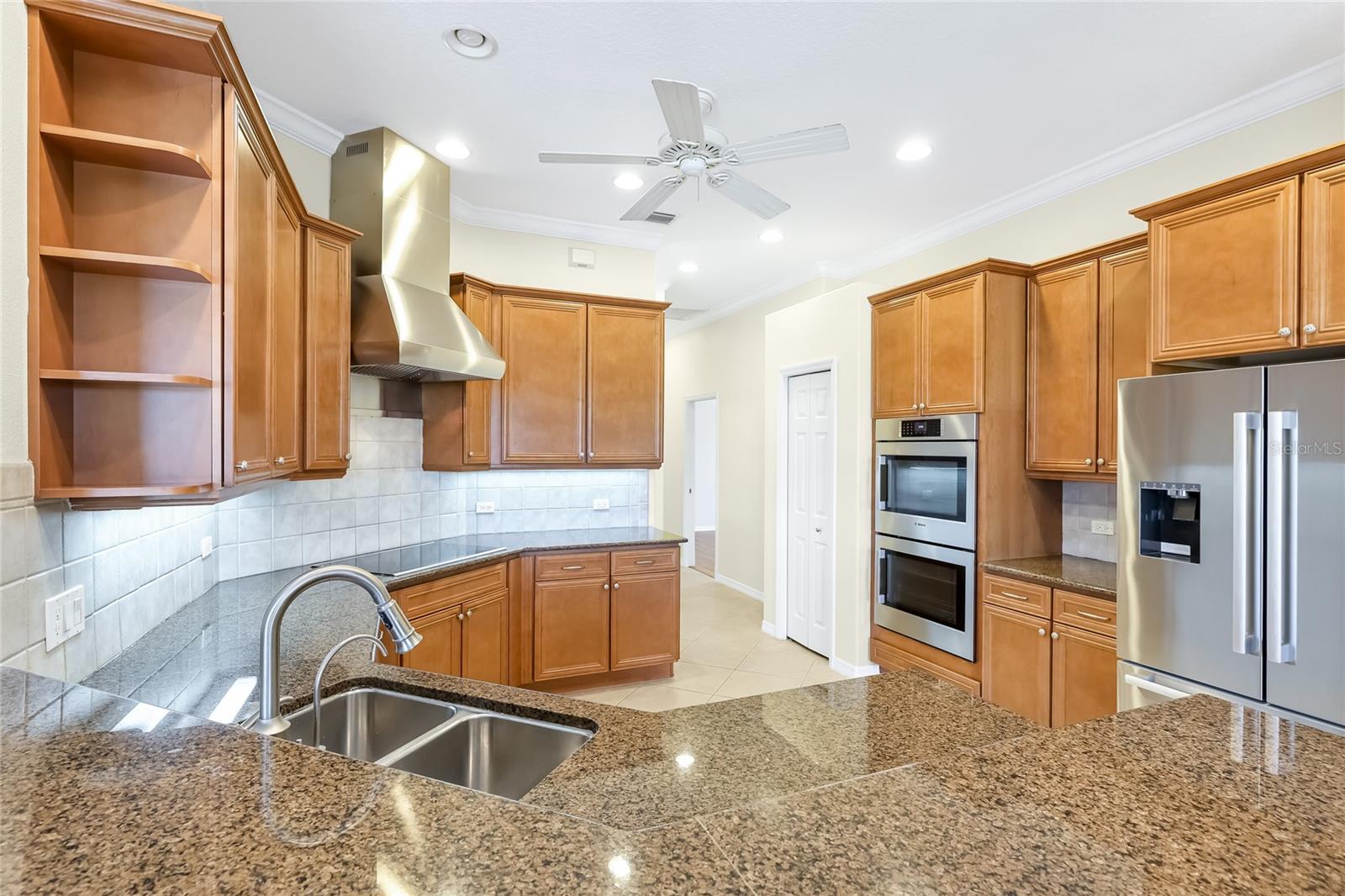 PELICAN POINTE GOLF & CNTRY CL - Residential