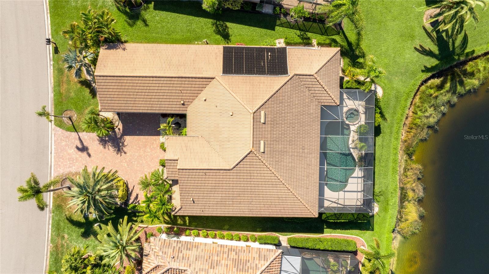 PELICAN POINTE GOLF & CNTRY CL - Residential