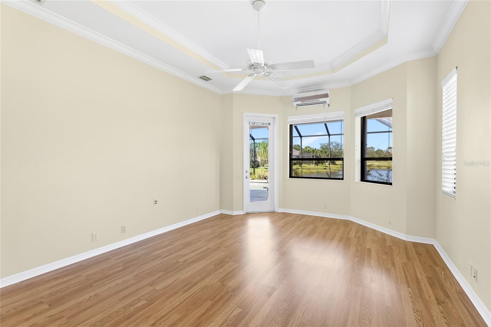 PELICAN POINTE GOLF & CNTRY CL - Residential