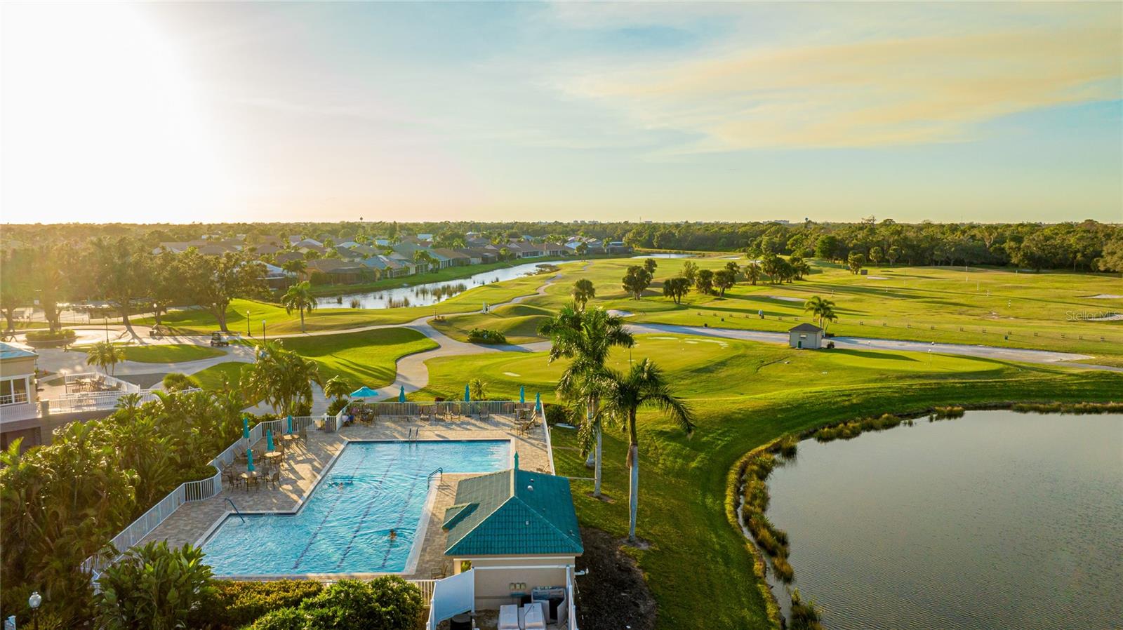 PELICAN POINTE GOLF & CNTRY CL - Residential