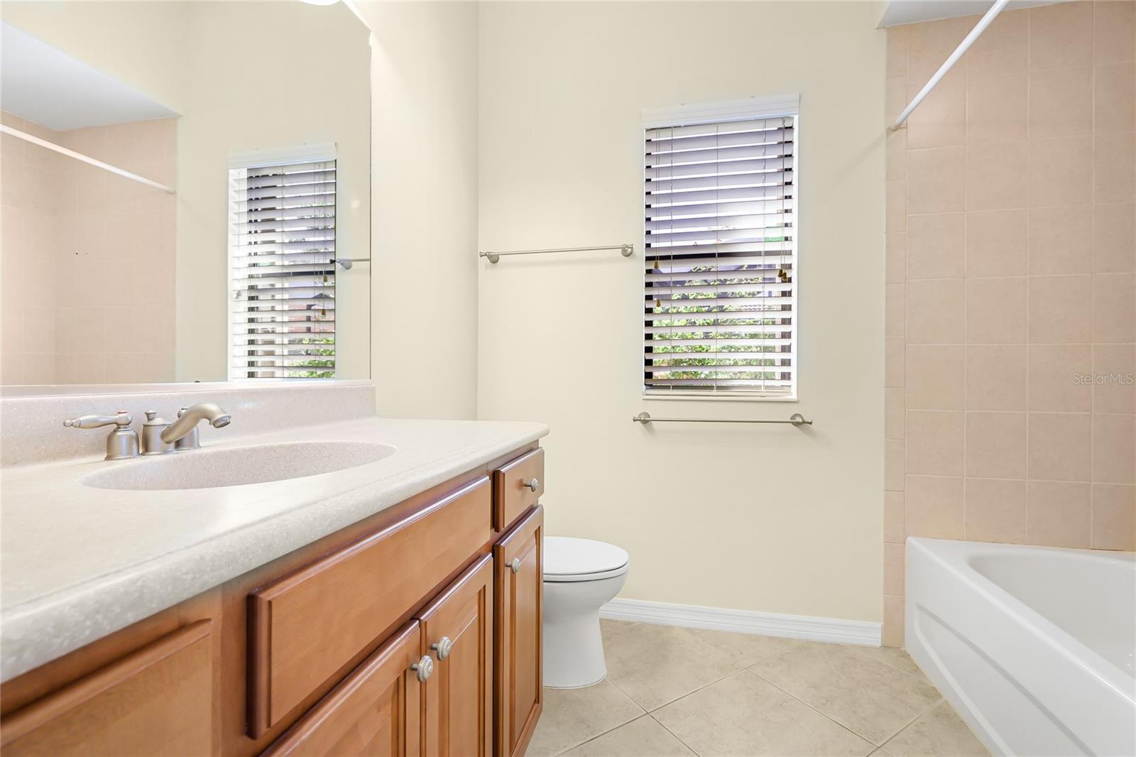 PELICAN POINTE GOLF & CNTRY CL - Residential