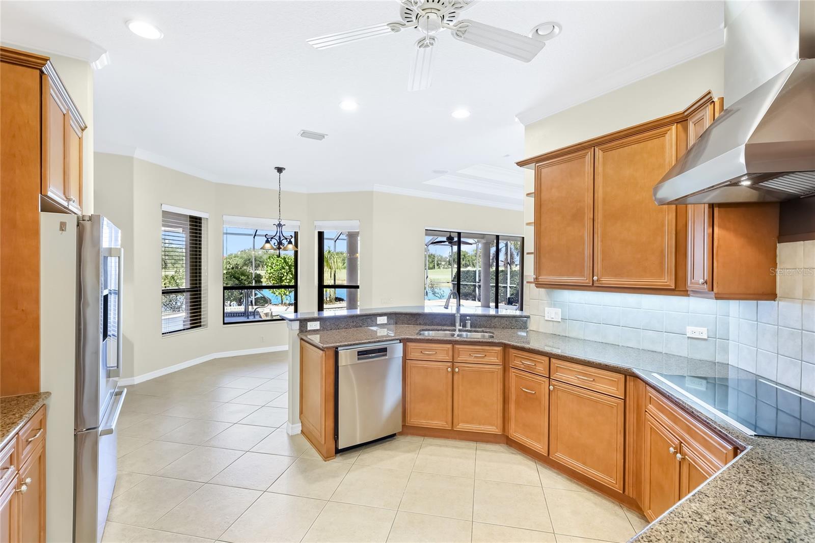 PELICAN POINTE GOLF & CNTRY CL - Residential