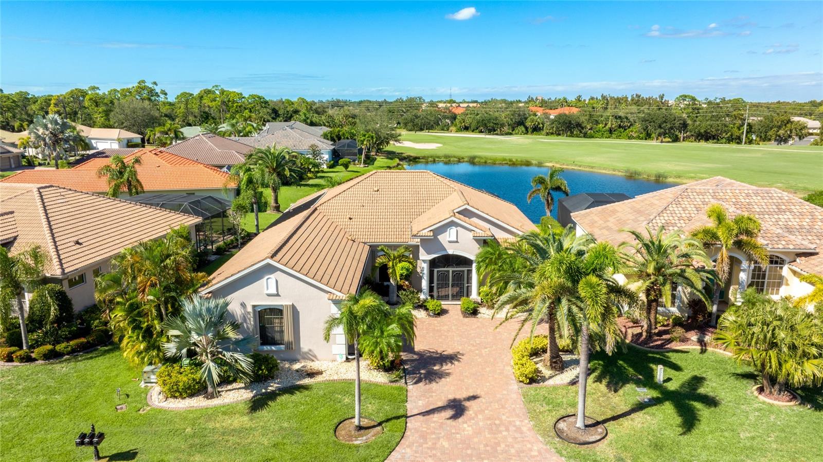 PELICAN POINTE GOLF & CNTRY CL - Residential