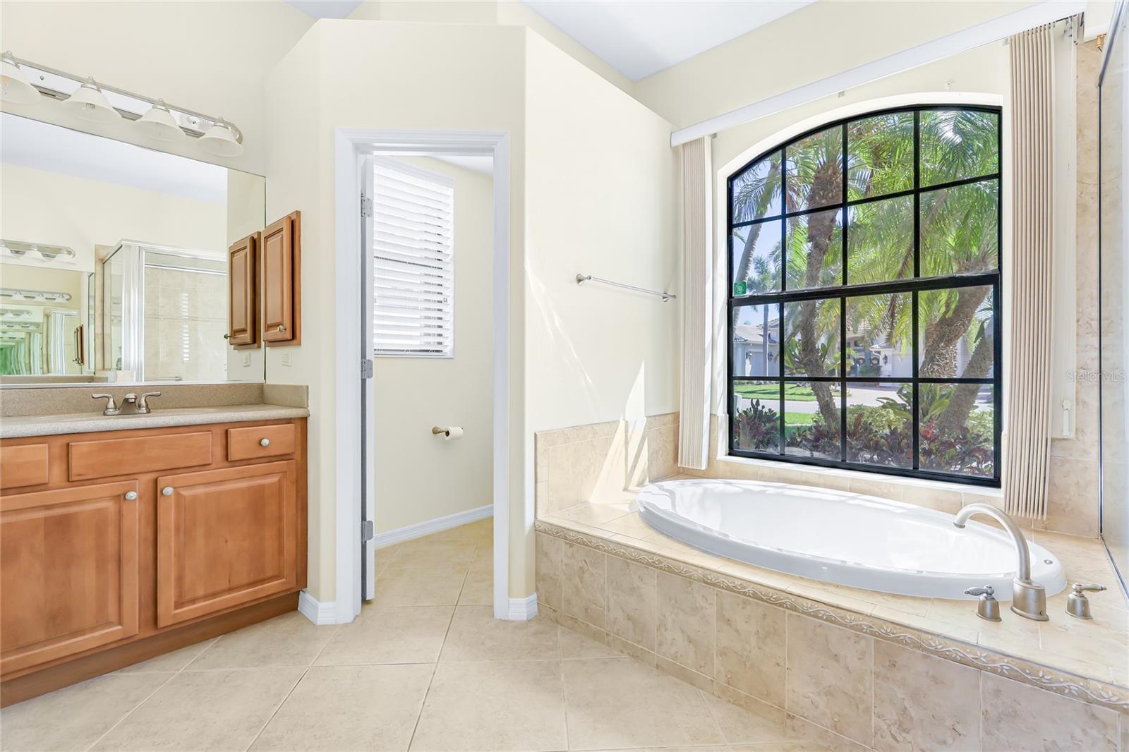 PELICAN POINTE GOLF & CNTRY CL - Residential