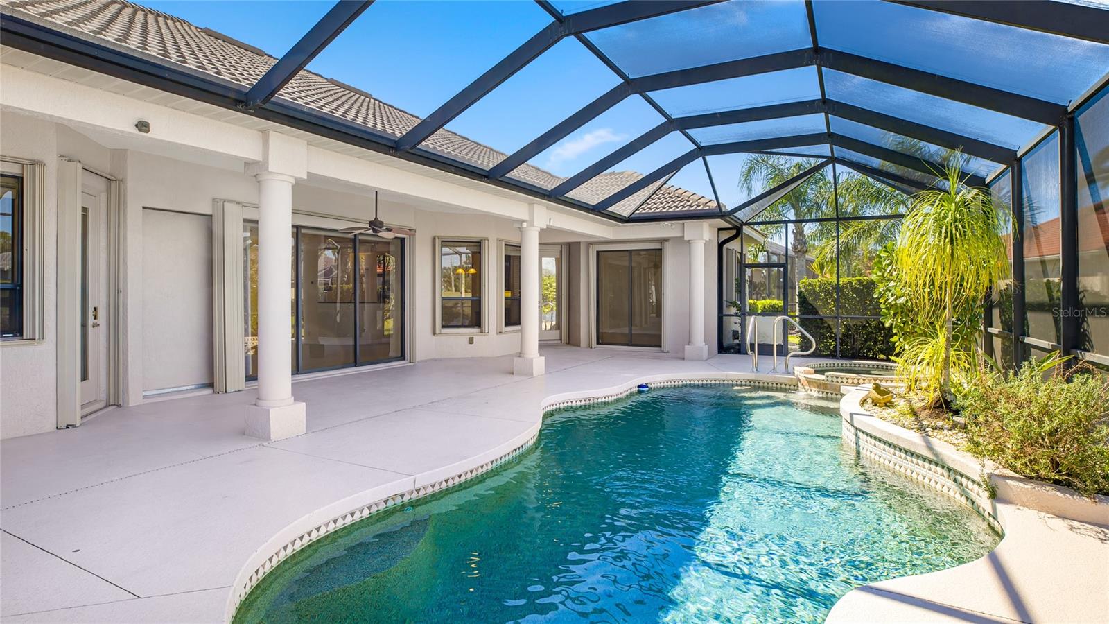 PELICAN POINTE GOLF & CNTRY CL - Residential