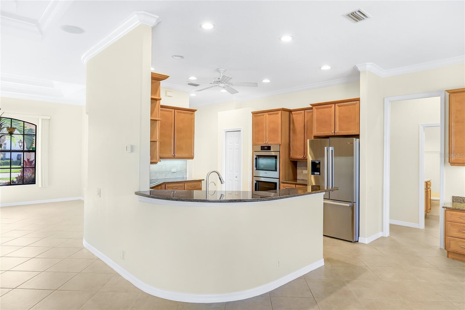 PELICAN POINTE GOLF & CNTRY CL - Residential