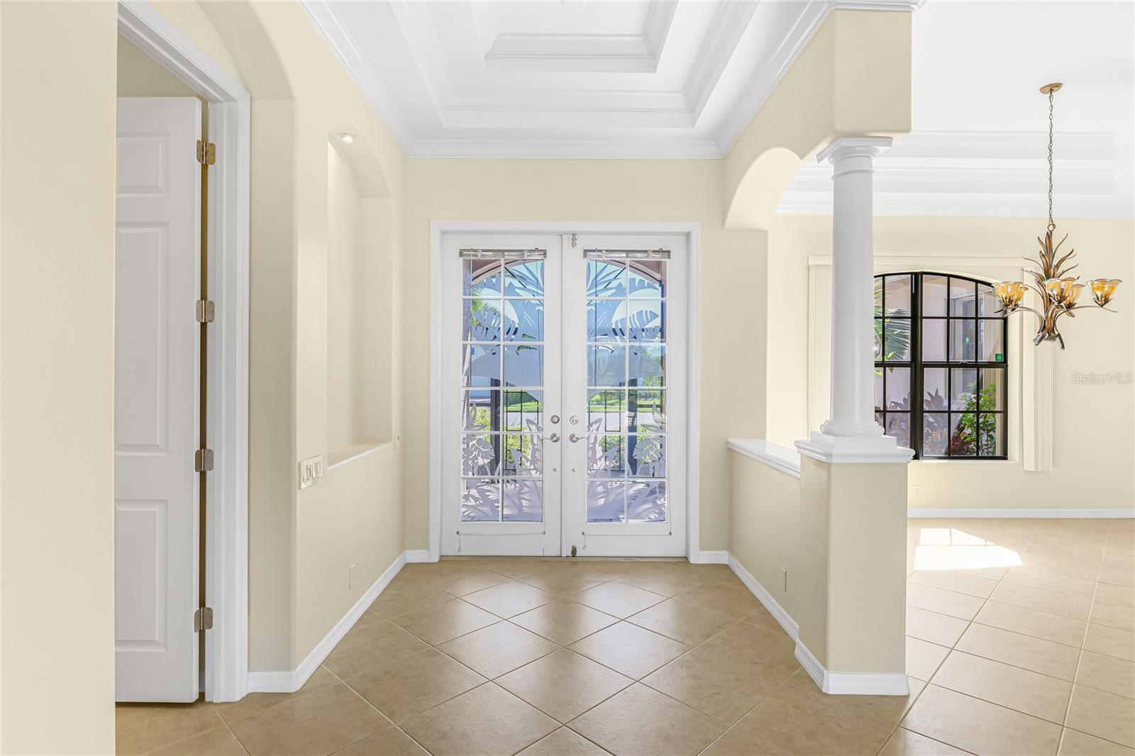 PELICAN POINTE GOLF & CNTRY CL - Residential