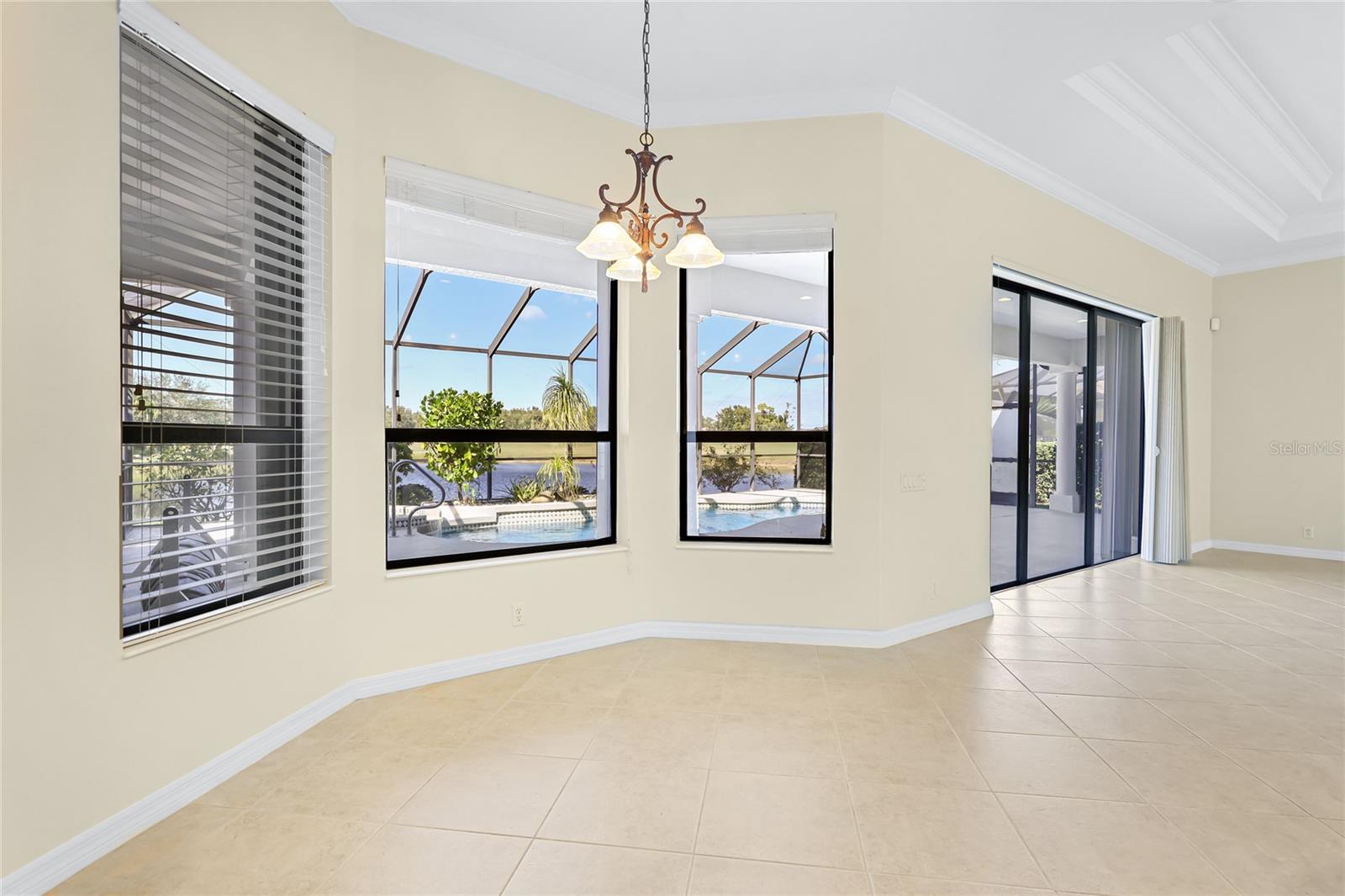 PELICAN POINTE GOLF & CNTRY CL - Residential