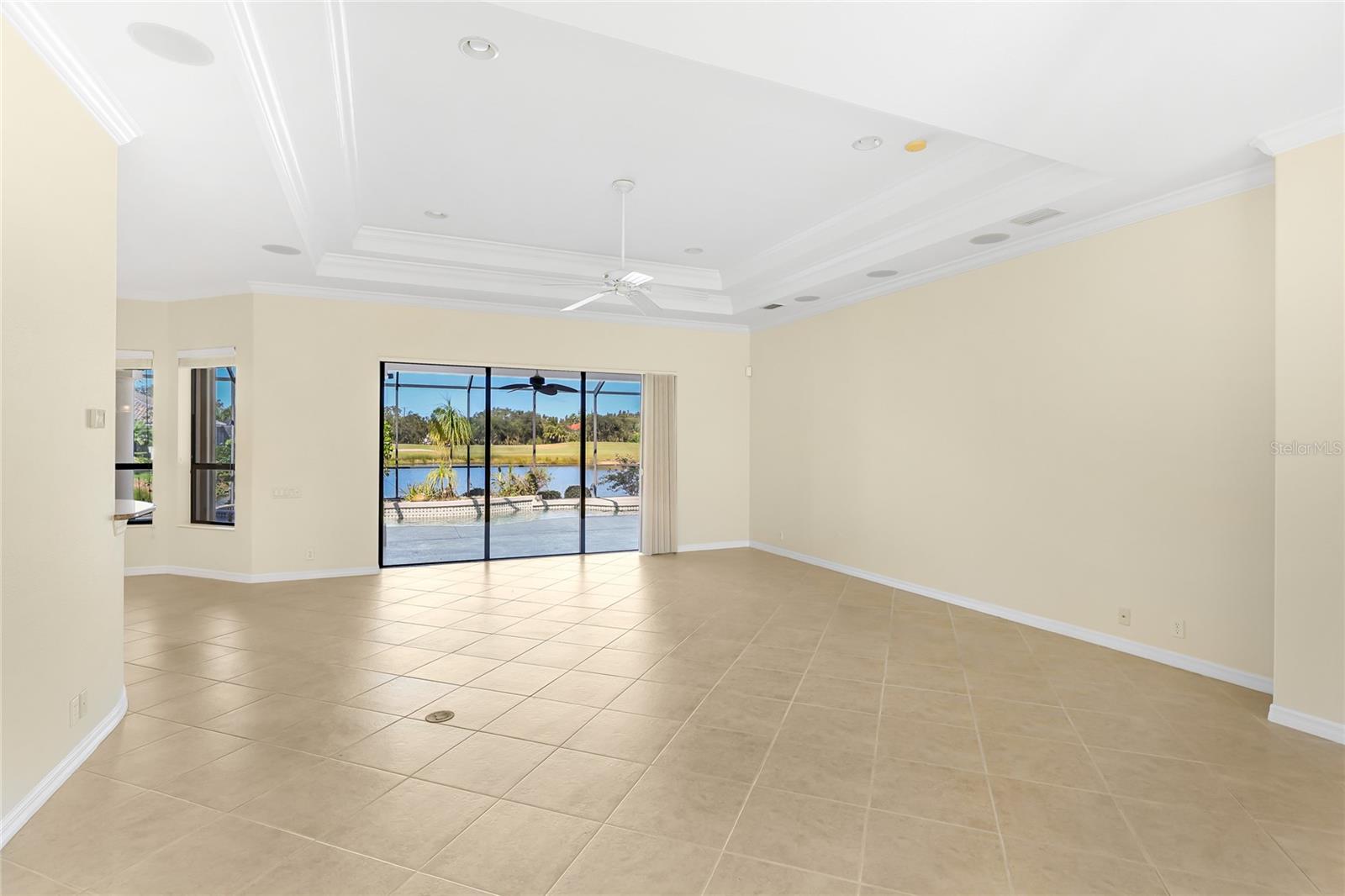 PELICAN POINTE GOLF & CNTRY CL - Residential