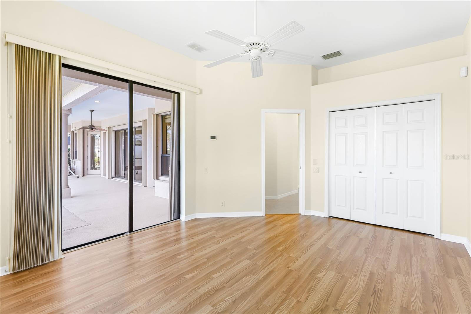 PELICAN POINTE GOLF & CNTRY CL - Residential