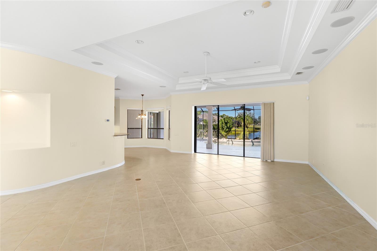 PELICAN POINTE GOLF & CNTRY CL - Residential