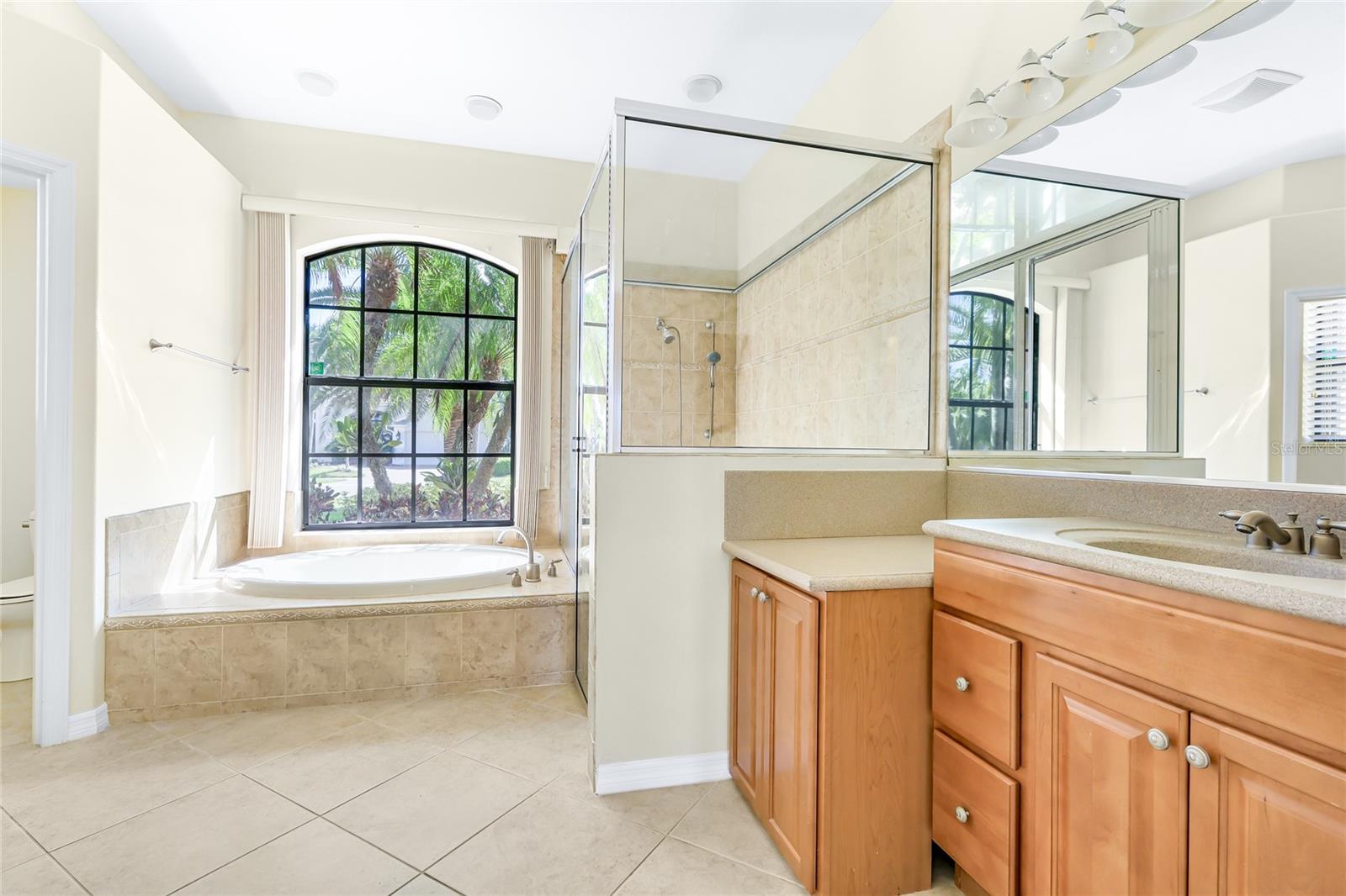 PELICAN POINTE GOLF & CNTRY CL - Residential