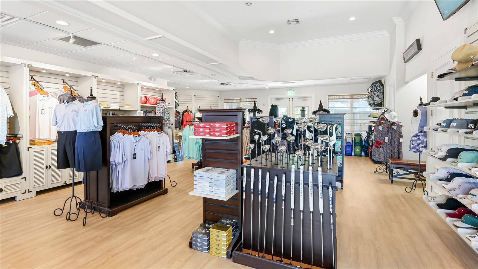 PELICAN POINTE GOLF & CNTRY CL - Residential