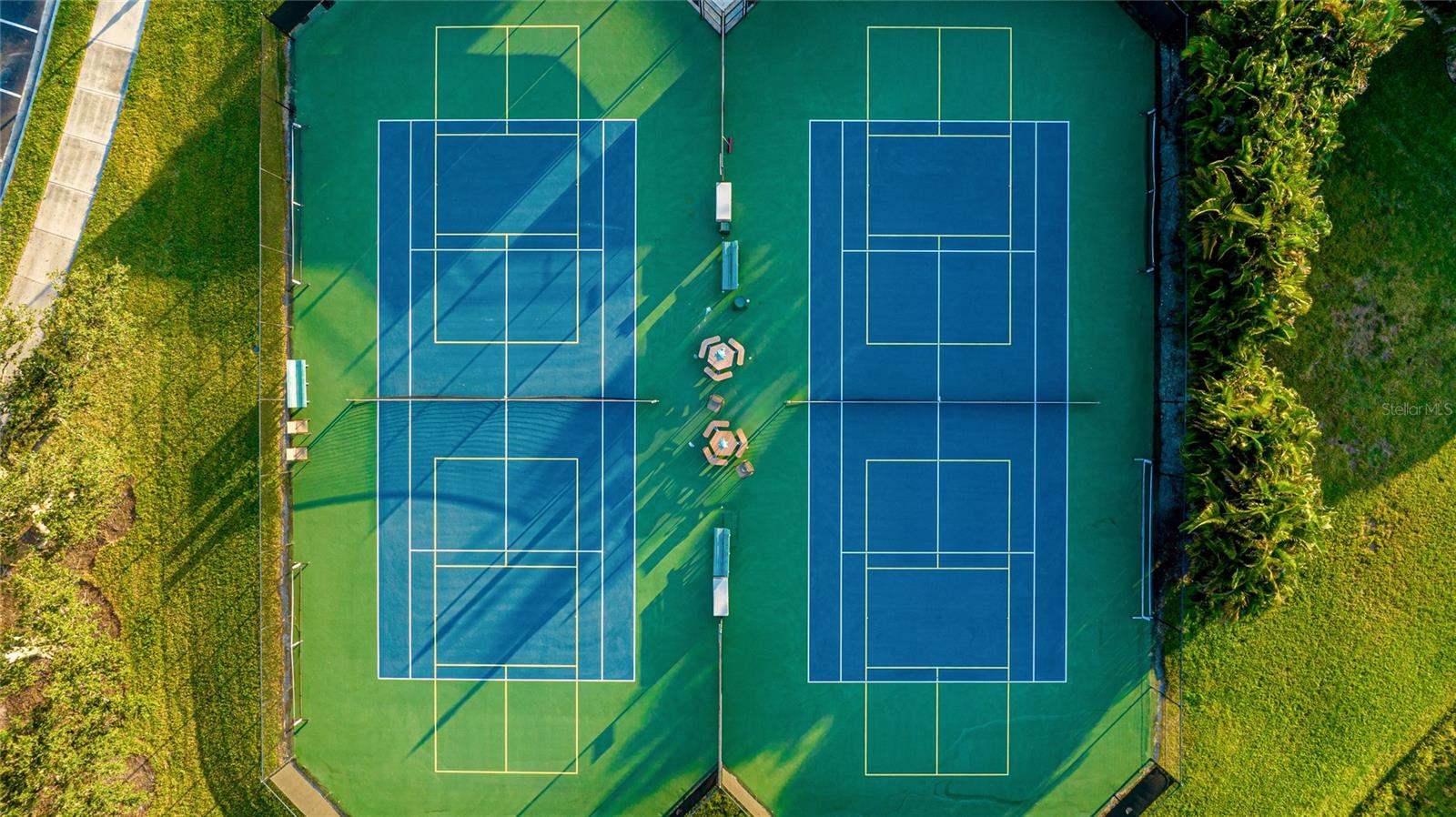 PELICAN POINTE GOLF & CNTRY CL - Residential