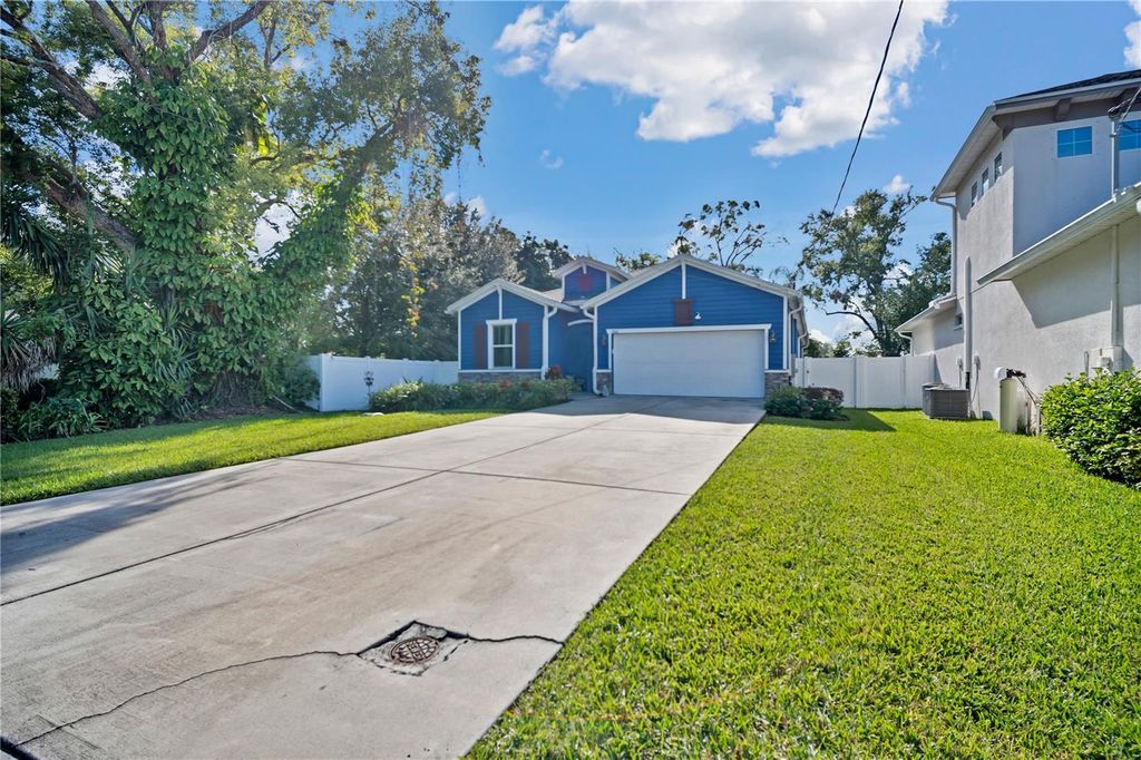 Photo of 2806 W Saint Isabel Street, Tampa, FL 33607 (MLS # TB8457113)