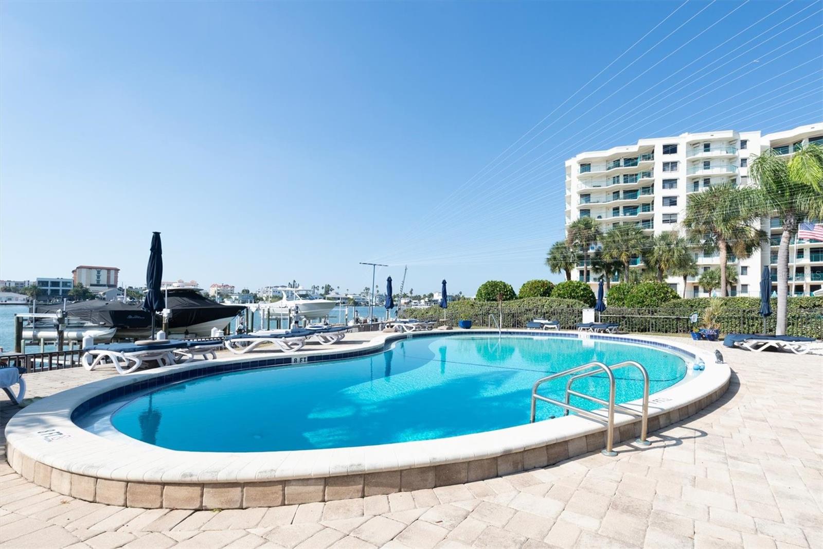 DIAMOND ISLE CONDO - Residential