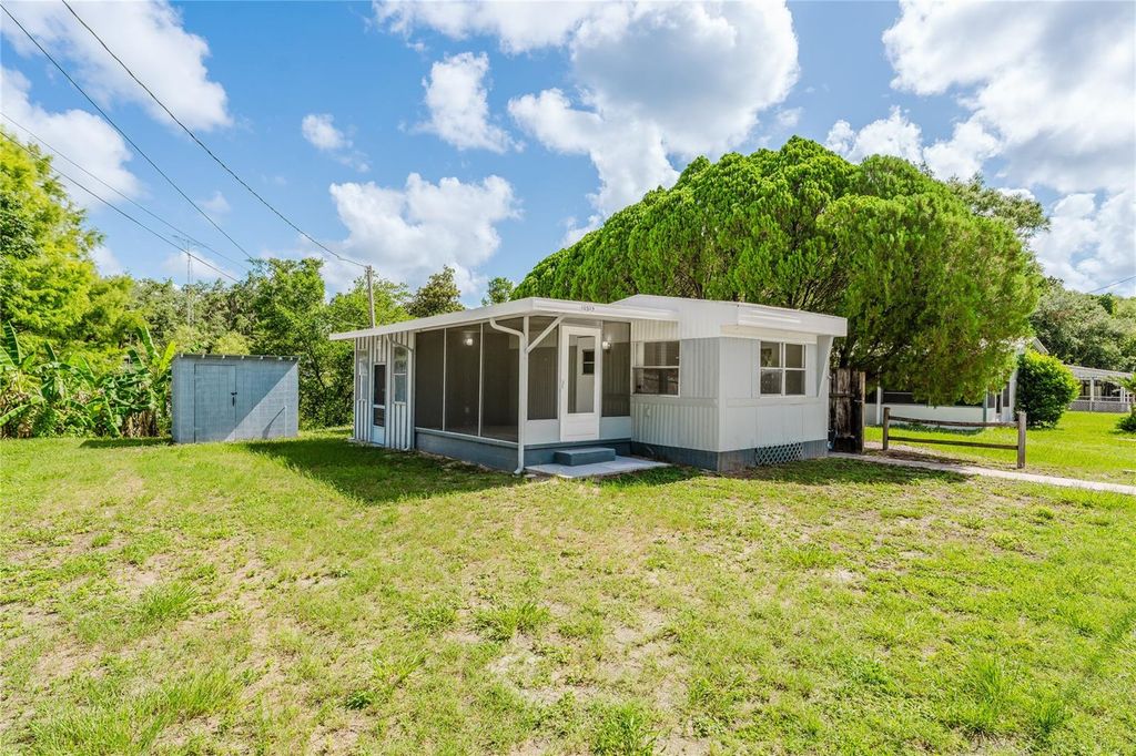 Photo of 18579 SE 26th Street, Ocklawaha, FL 32179 (MLS # O6319837)
