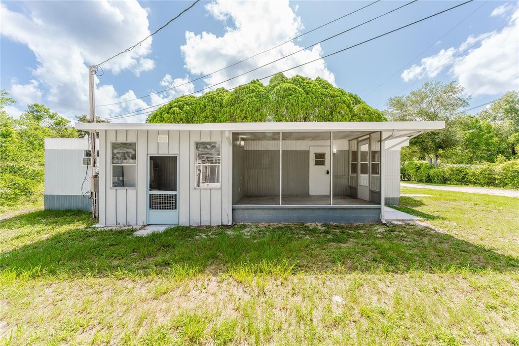 Photo of 18579 SE 26th Street, Ocklawaha, FL 32179 (MLS # O6319837)
