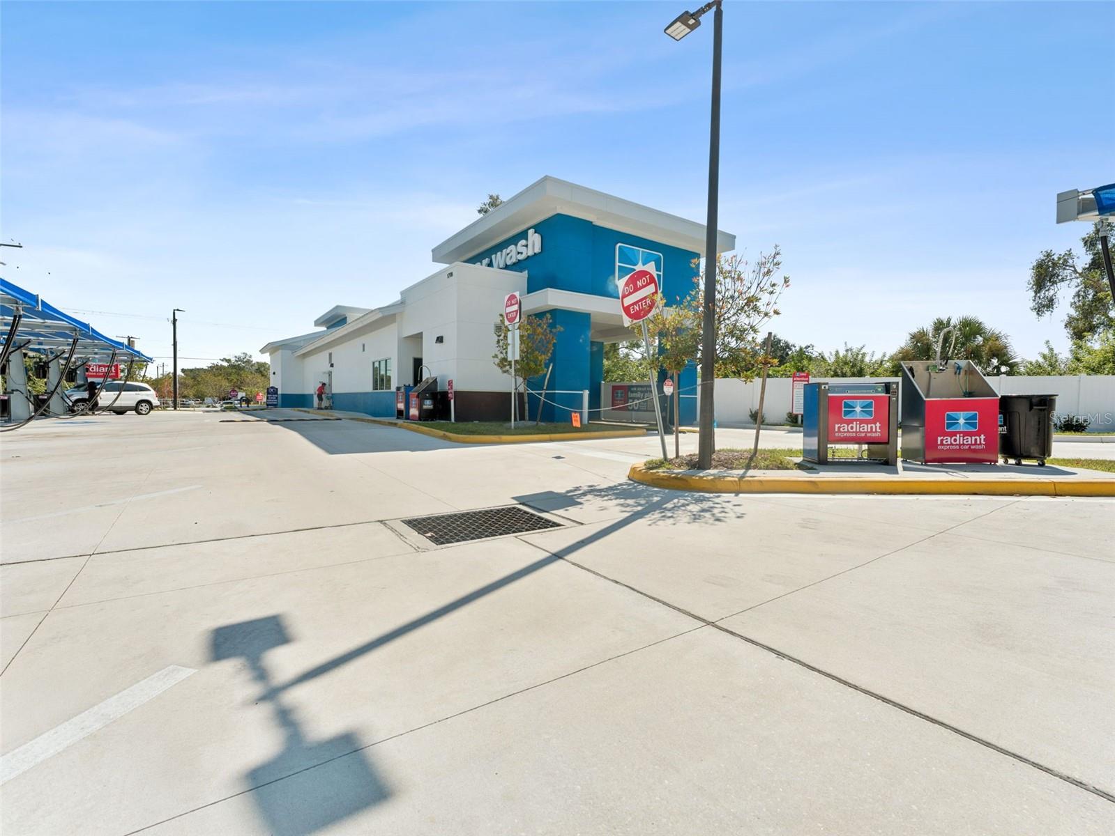 WHISPERING OAKS - Residential Lease