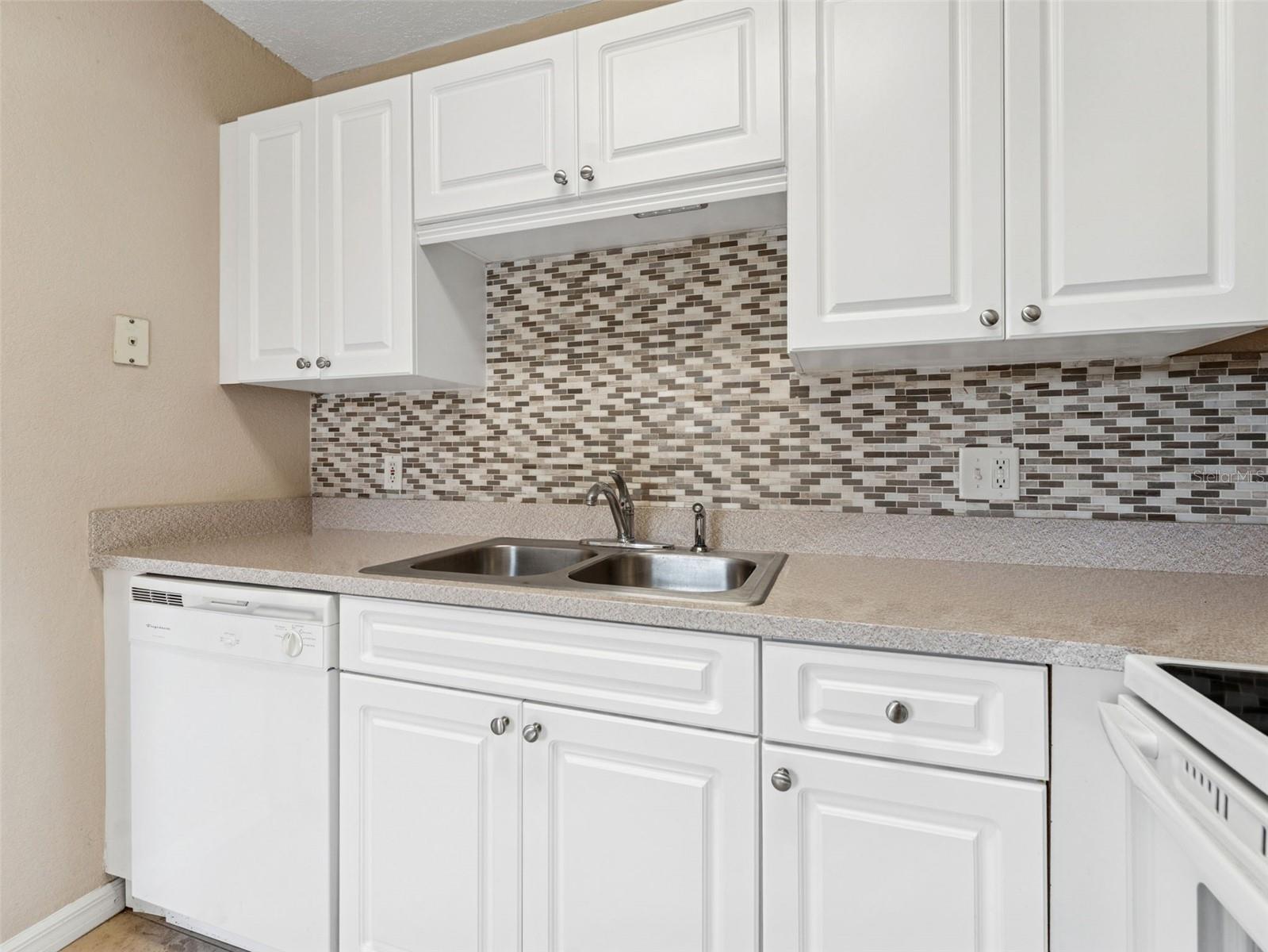 WHISPERING OAKS - Residential Lease
