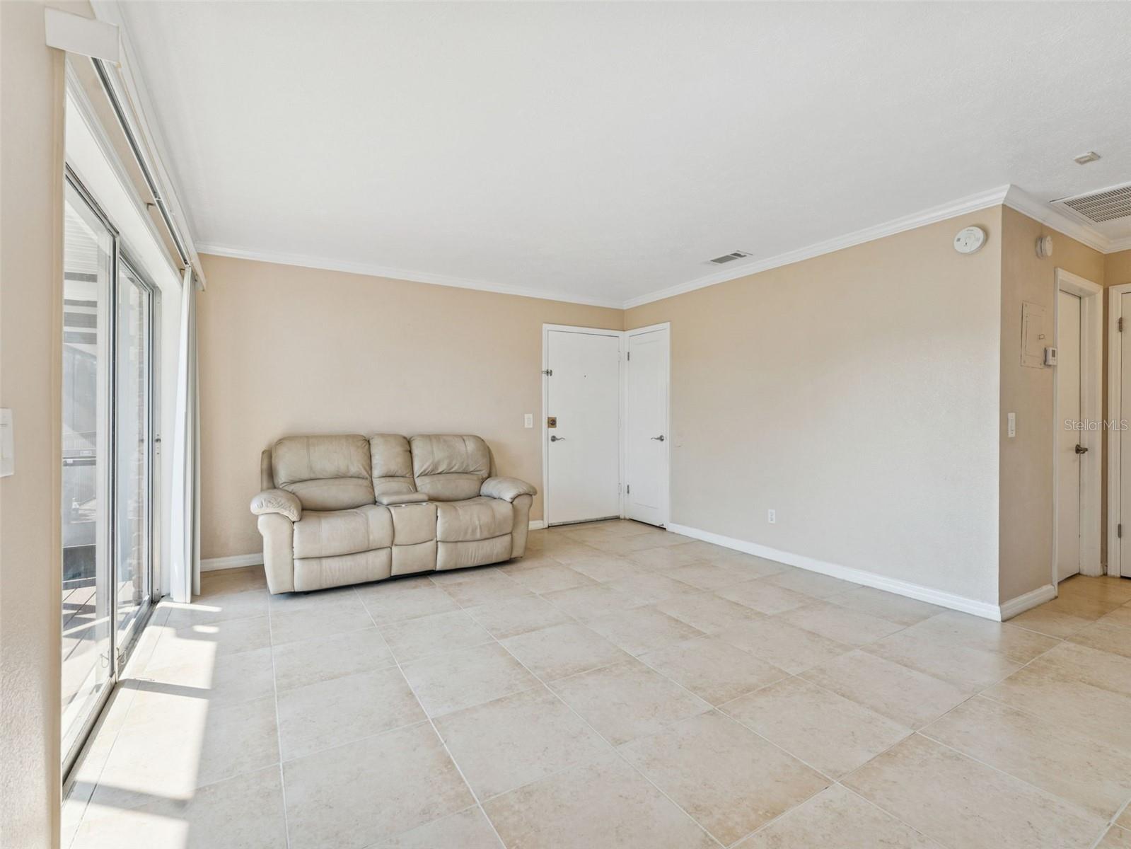 WHISPERING OAKS - Residential Lease