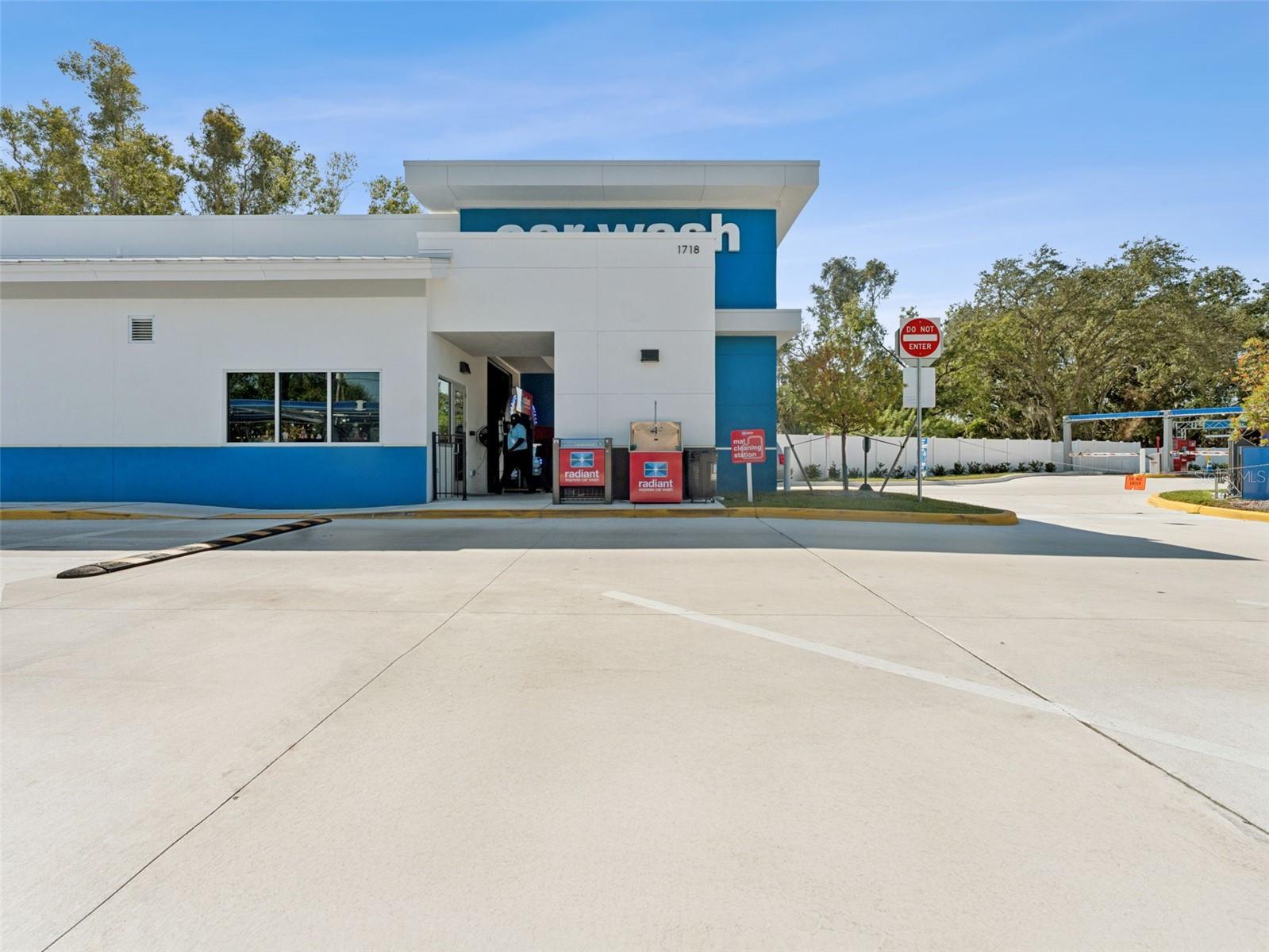 WHISPERING OAKS - Residential Lease
