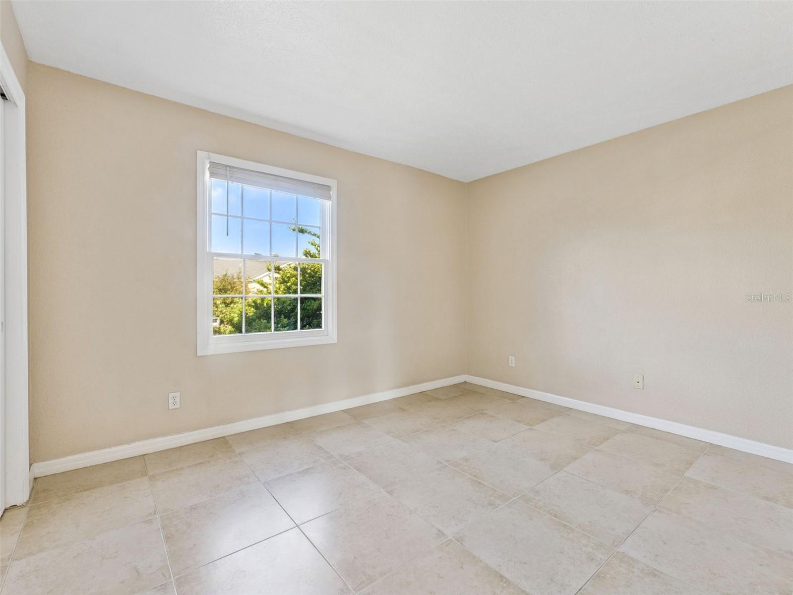 WHISPERING OAKS - Residential Lease