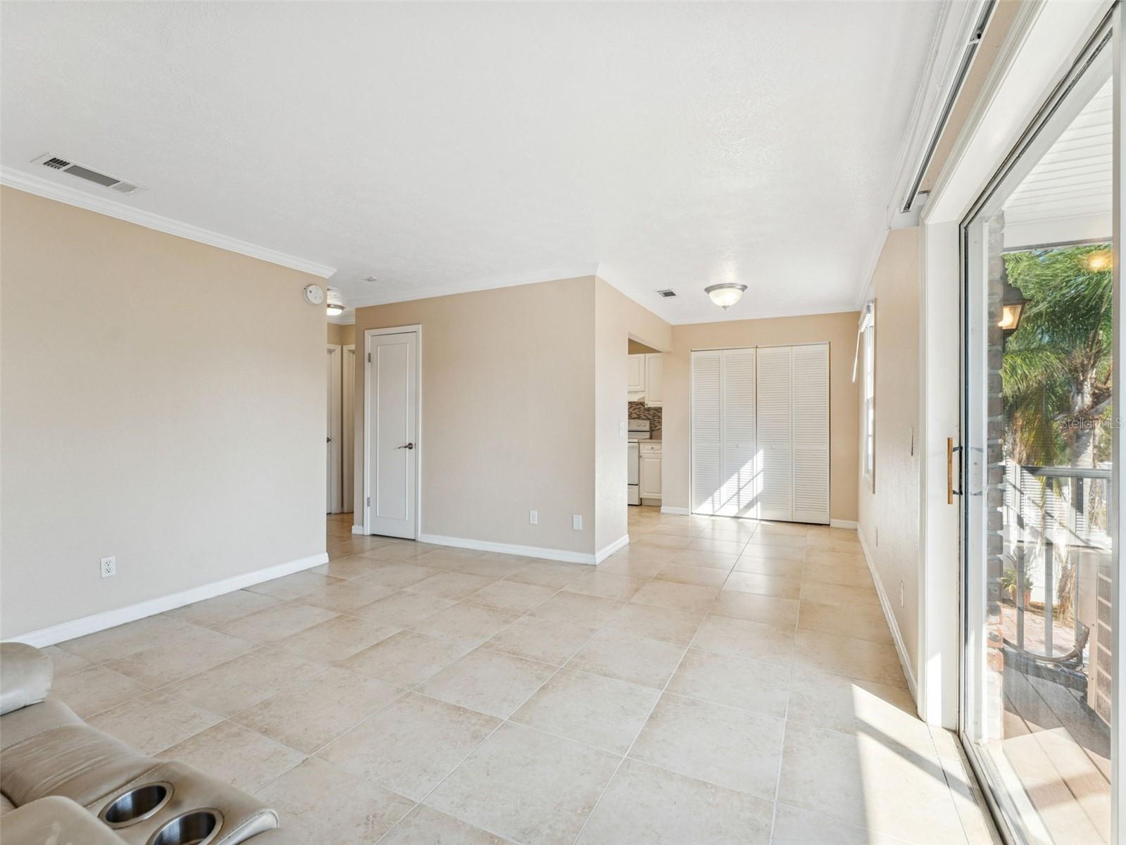 WHISPERING OAKS - Residential Lease