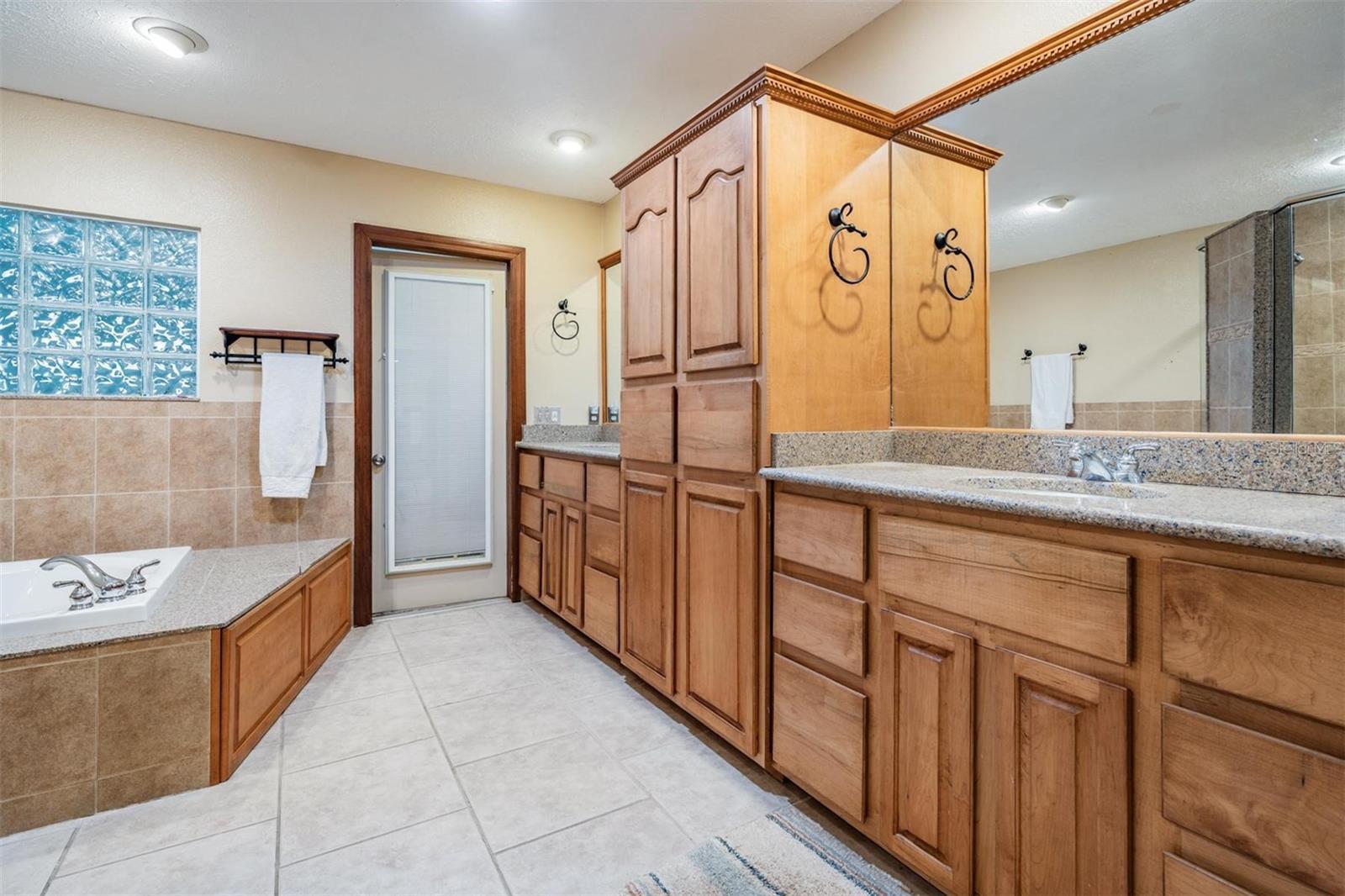 PEMBERTON CREEK - Residential