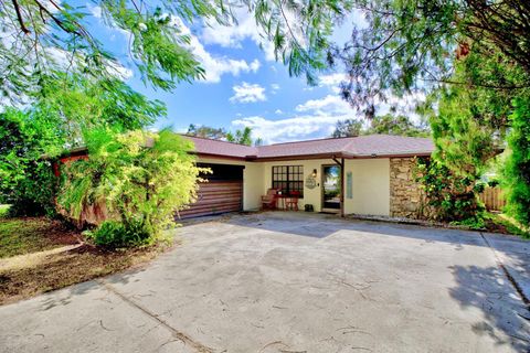 A home in SEBRING