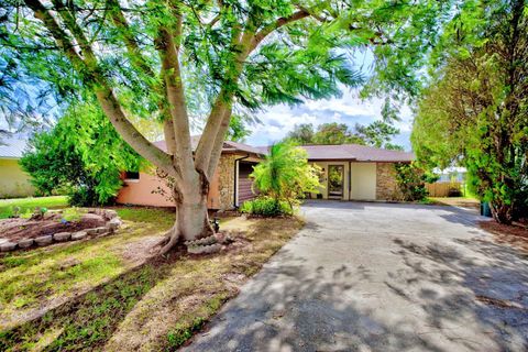 A home in SEBRING