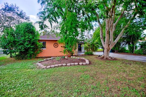 A home in SEBRING