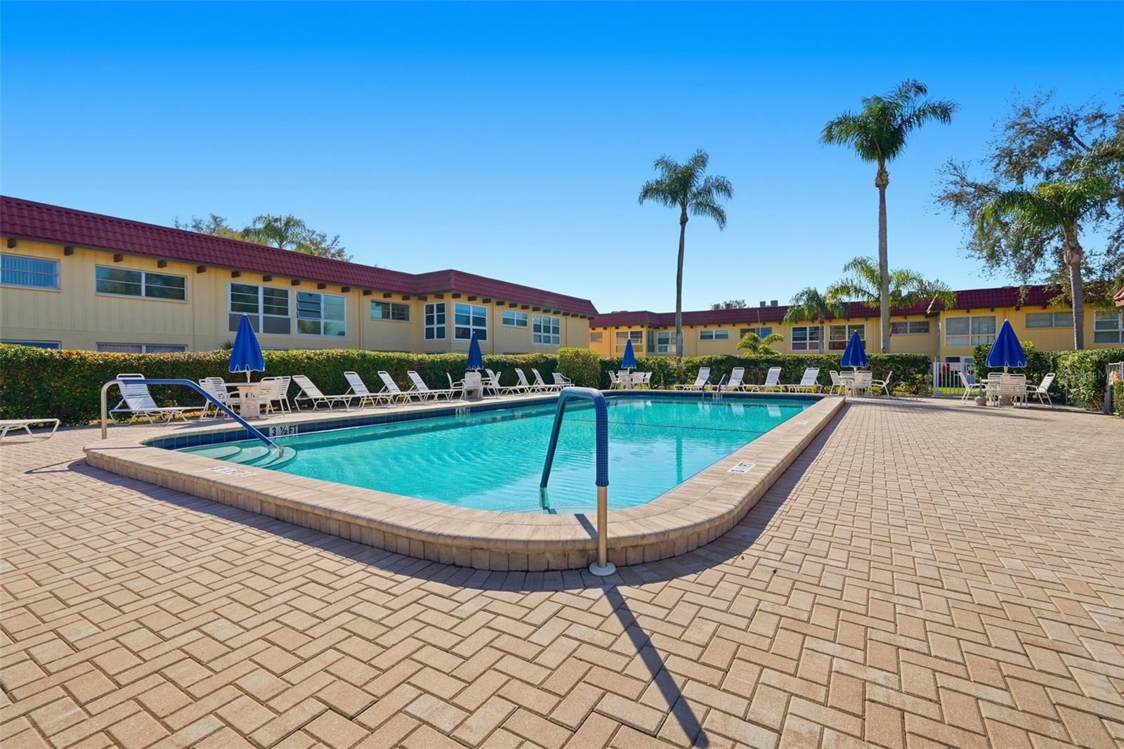 PENNWOOD MANOR - Residential