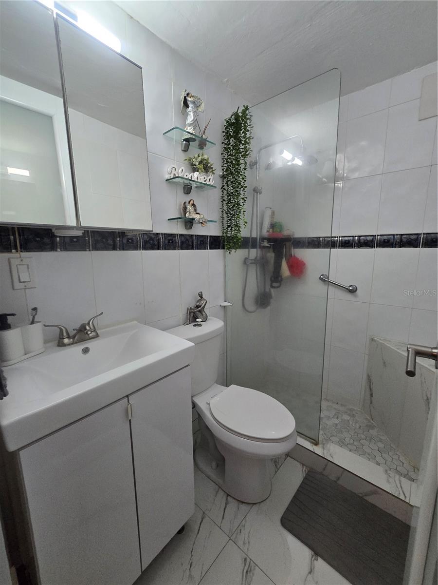 COND. GOLDEN TOWER - Residential